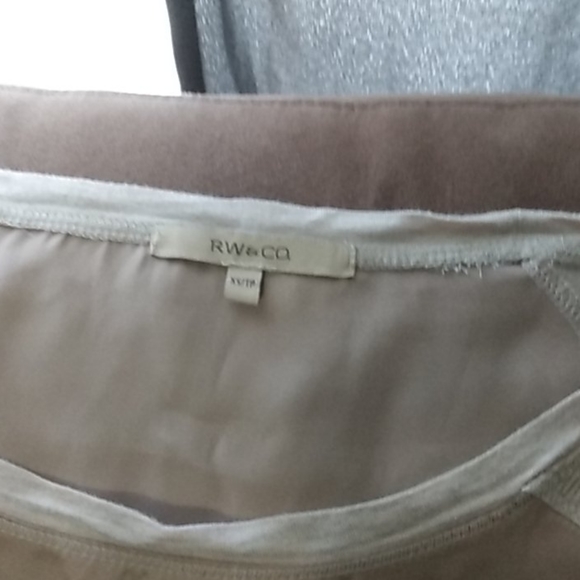 Top - Picture 2 of 2